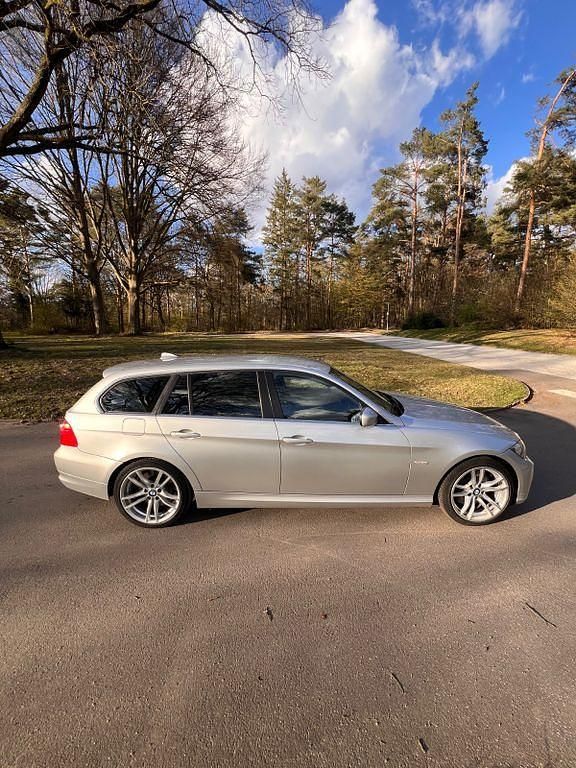 Gebraucht BMW 330 Performance 245 PS (180 kW) 2009 Silber Kombi
