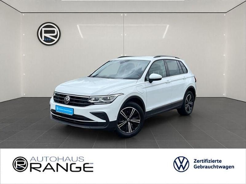 Weiß Gebraucht 2021 VW Tiguan Life SUV | 30.970 € (Teuer) - Bild 1/4