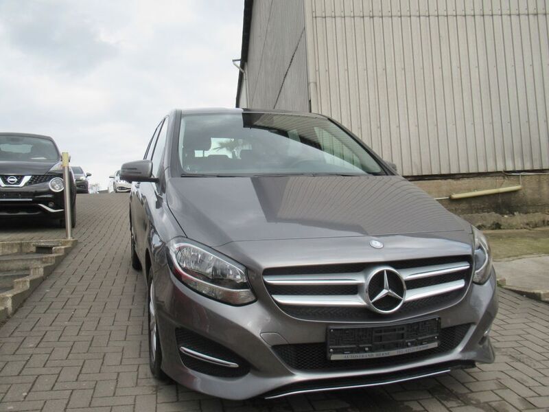 Grau Gebraucht 2015 Mercedes B200 Style Van / Kleinbus | 15.490 € (Fairer Preis) - Bild 1/4