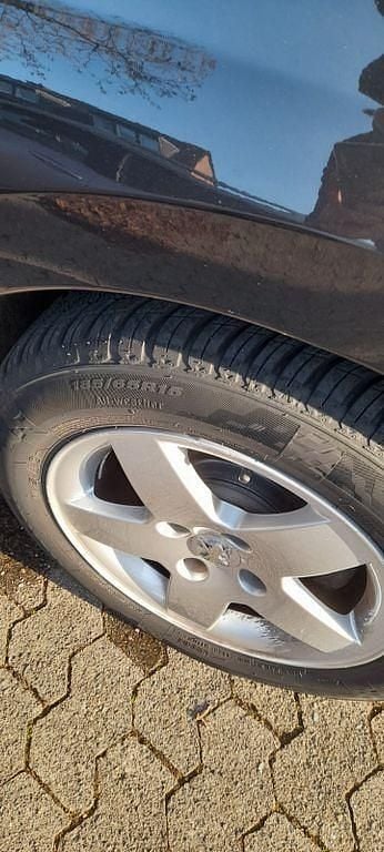 Gebraucht Peugeot 207 Tendance 73 PS (53 kW) 2011 Schwarz Kombi