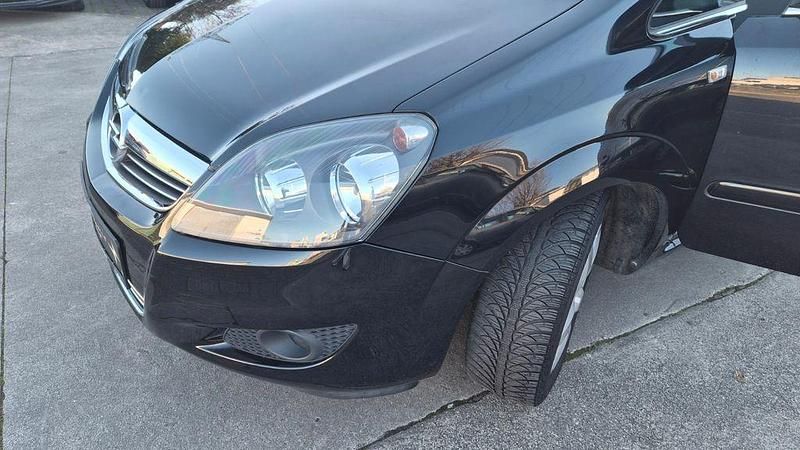 Gebraucht Opel Zafira Edition 116 PS (85 kW) 2011 Schwarz Van / Kleinbus