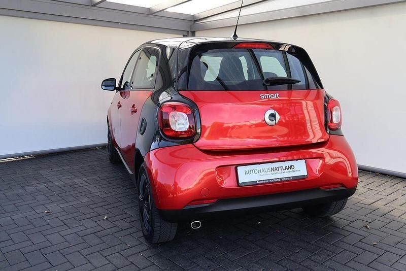 Używany Smart ForFour Passion 90 KM (66 kW) 2019 Czerwony Hatchback