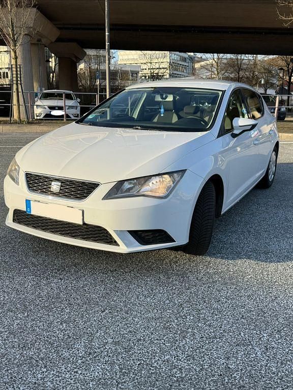 Weiß Gebraucht 2015 Seat Leon ST Reference Kombi | 5.600 € (Fairer Preis) - Bild 1/4