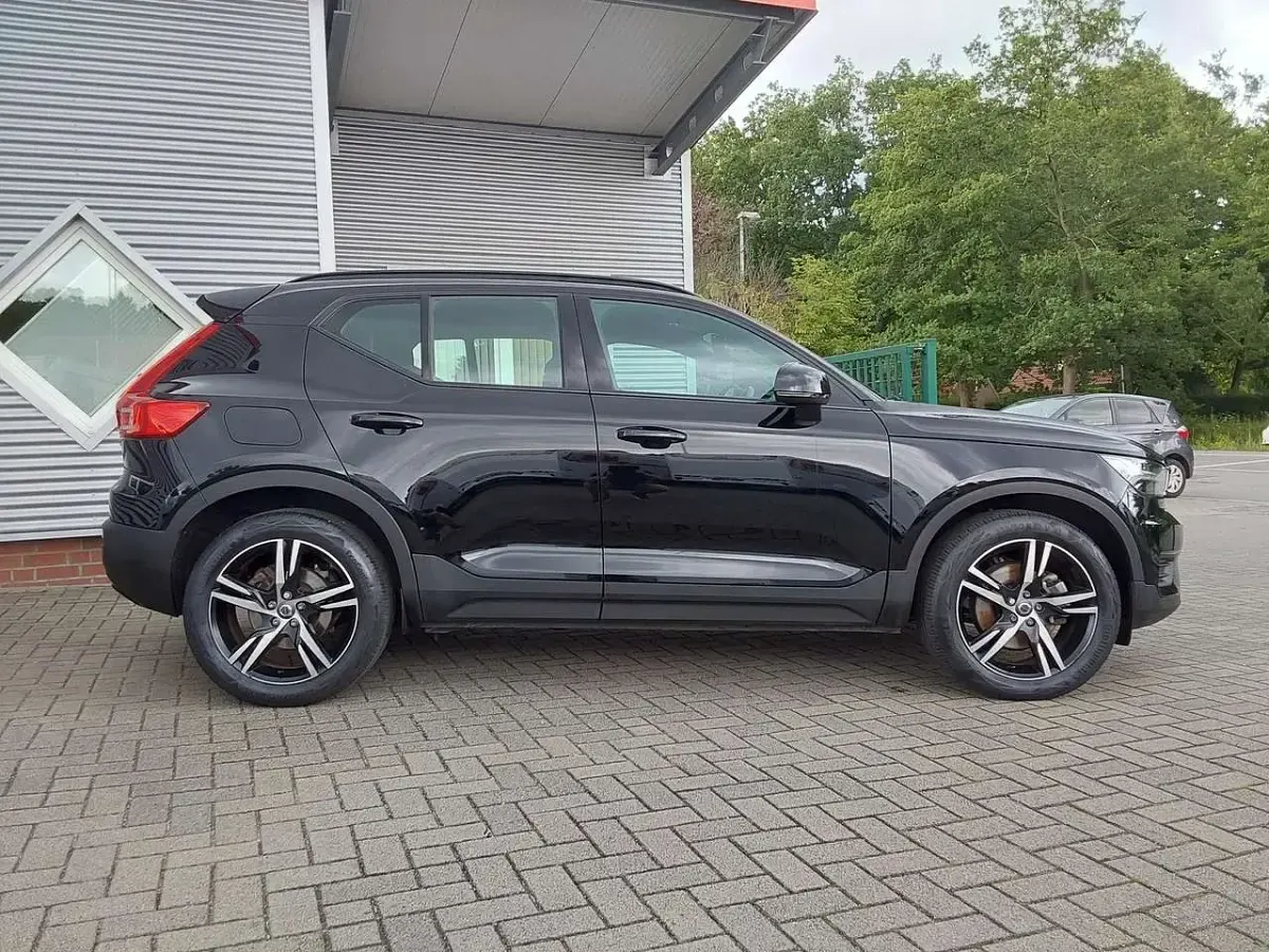 Gebraucht Volvo XC40 R-Design 197 PS (144 kW) 2022 Schwarz metallic SUV