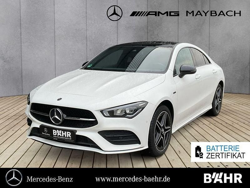 Weiß Gebraucht 2020 Mercedes CLA250e AMG Limousine | 27.450 € (Guter Preis) - Bild 1/4