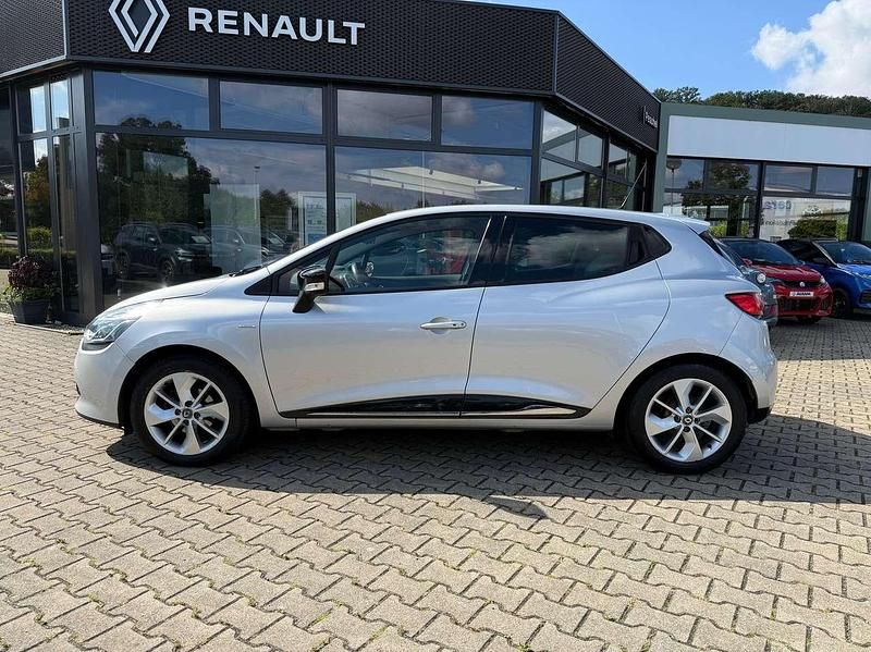 Gebraucht Renault Clio IV 73 PS (53 kW) 2016 Silber Limousine