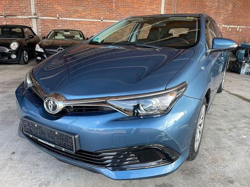 Blau Gebraucht 2016 Toyota Auris Cool Limousine | 10.399 € (Fairer Preis) - Bild 1/4