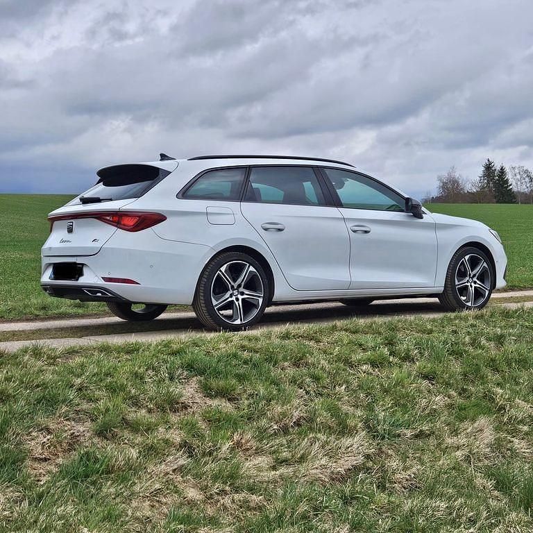 Usata Seat Leon 150 CV (110 kW) 2021 Bianco Berlina