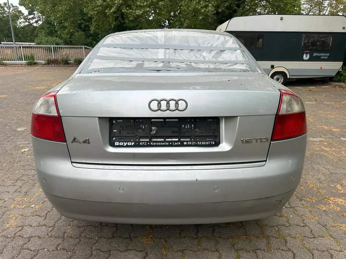 Usata Audi A4 101 CV (74 kW) 2003 Argento Berlina