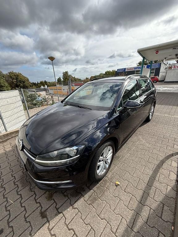 Schwarz Gebraucht 2017 VW Golf VII Comfortline Kombi | 8.000 € (Guter Preis) - Bild 1/4