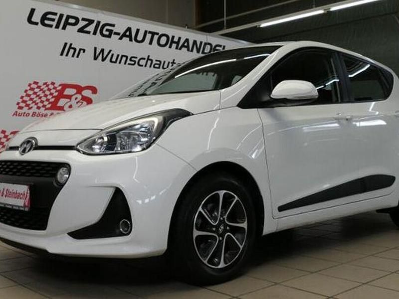 Weiß Gebraucht 2017 Hyundai i10 Style Kleinwagen | 10.174 € (Teuer) - Bild 1/4