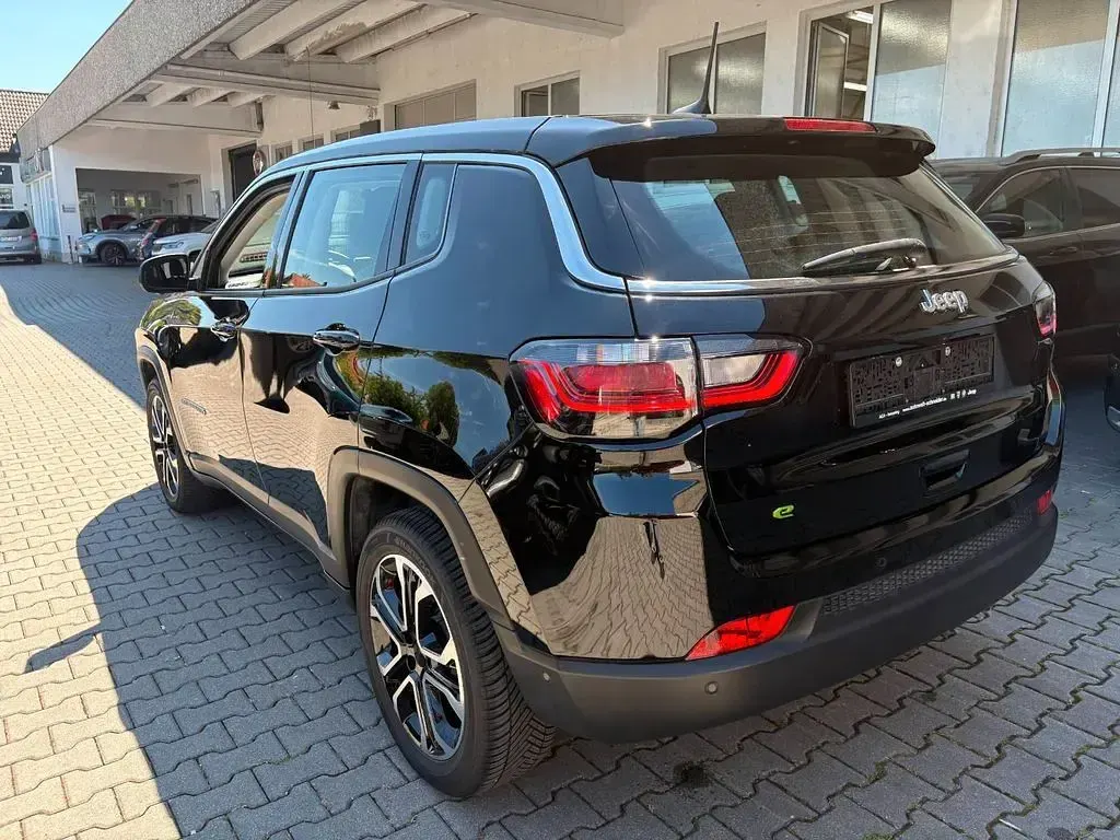 Gebraucht Jeep Compass Altitude 131 PS (96 kW) 2024 Schwarz SUV
