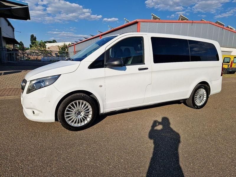 Weiß Gebraucht 2019 Mercedes Vito Van / Kleinbus | 17.900 € - Bild 1/4