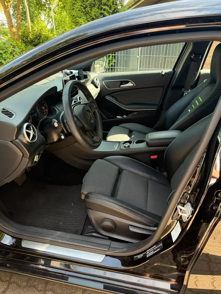 Gebraucht Mercedes A200 136 PS (100 kW) 2017 Schwarz Kleinwagen