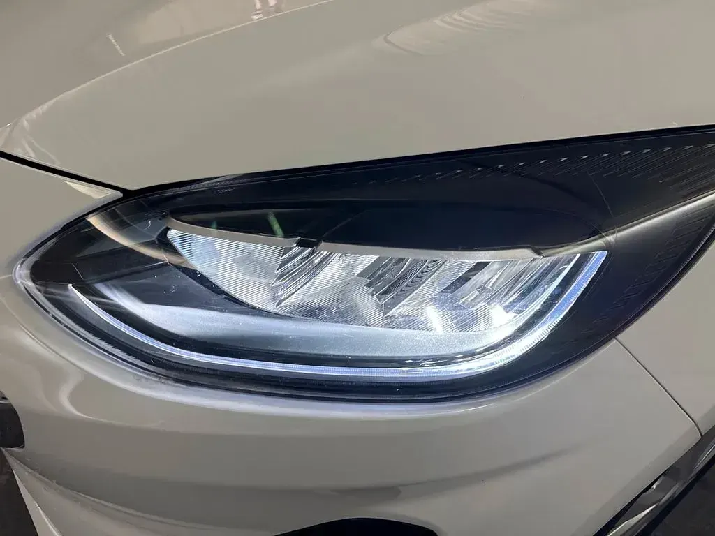 Gebraucht Ford Fiesta Cool & Connect 75 PS (55 kW) 2022 Weiß Kleinwagen
