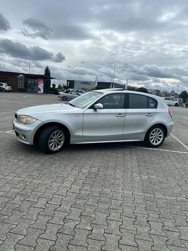 Silber Gebraucht 2006 BMW 118 Kleinwagen | 2.450 € - Bild 1/4
