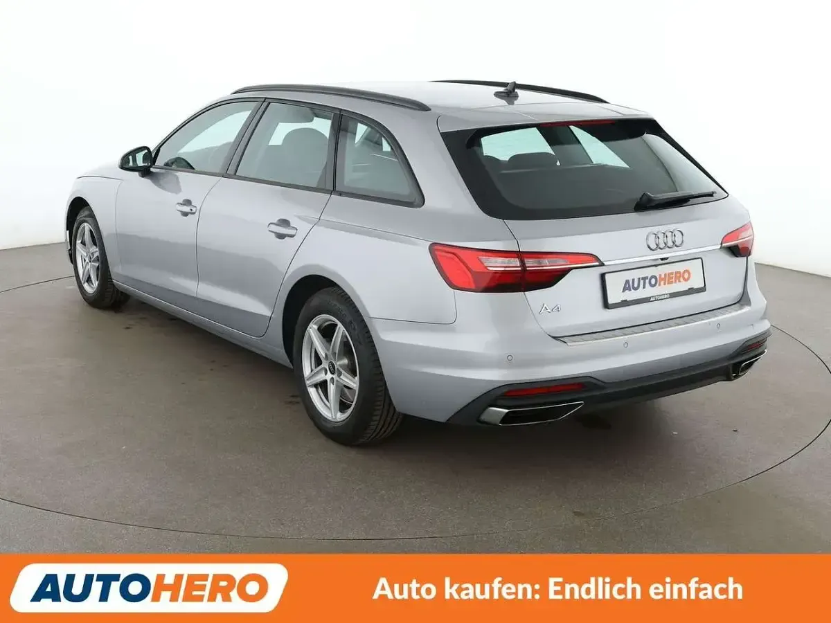 Gebraucht Audi A4 Comfort 163 PS (119 kW) 2022 Florettsilber Kombi