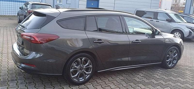 Gebraucht Ford Focus ST-Line X 116 PS (85 kW) 2025 Grau Kombi