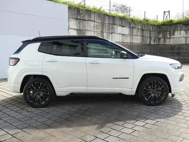 Second-hand Jeep Compass 241 CP (177 kW) 2022 Alb SUV