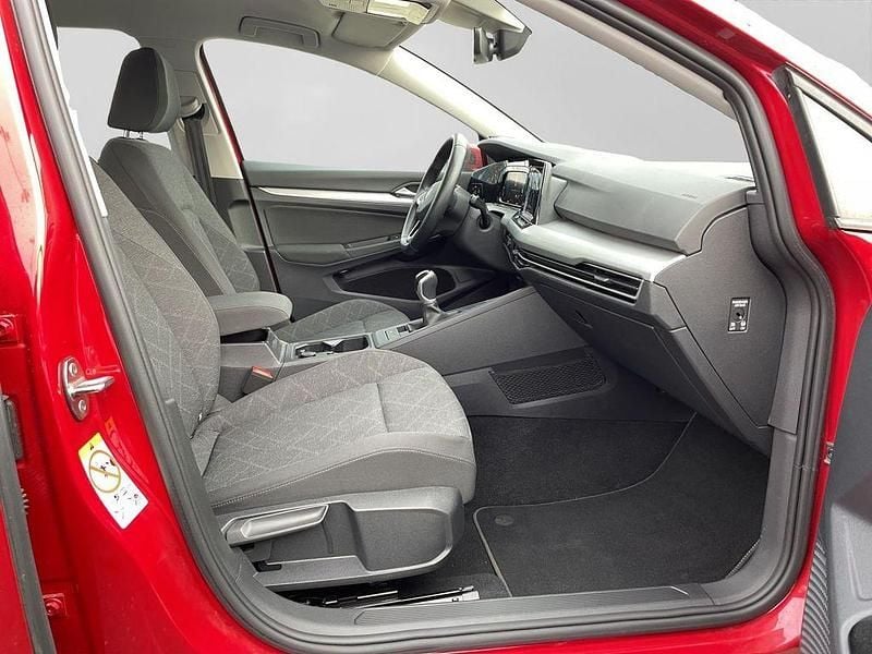 Gebraucht VW Golf VIII Life 110 PS (80 kW) 2021 Rot Kombi