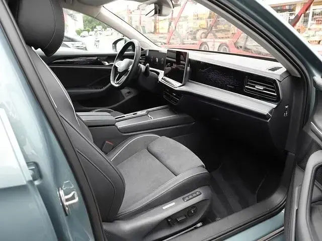 Gebraucht VW Passat Business 150 PS (110 kW) 2025 Maripositgrün metallic Kombi