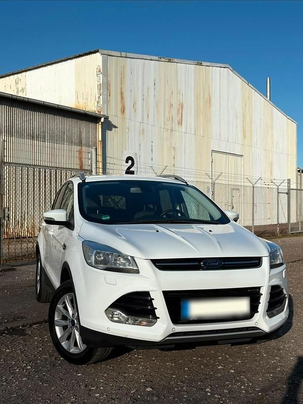 Gebraucht Ford Kuga Titanium 150 PS (110 kW) 2016 Weiß SUV