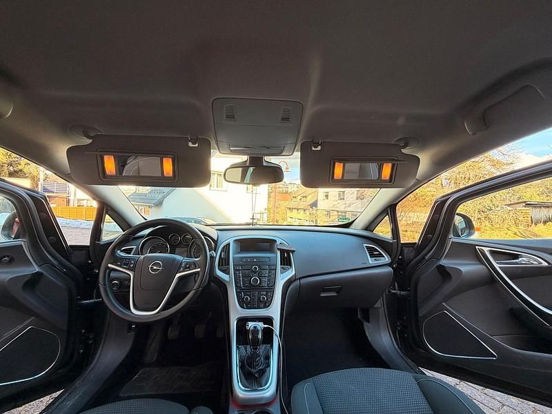 Gebraucht Opel Astra GTC 179 PS (131 kW) 2013 Schwarz Coupé