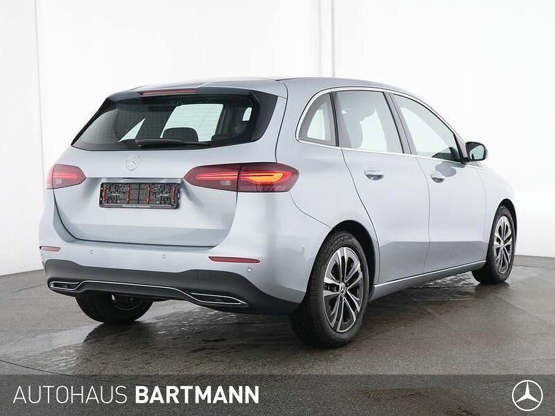 Gebraucht Mercedes B180 Progressive 136 PS (100 kW) 2024 Lack hightechsilber Kleinwagen