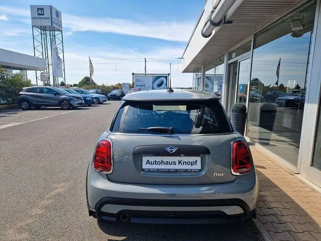 Gebraucht Mini ONE Essential 102 PS (75 kW) 2022 Moonwalk grey Kleinwagen