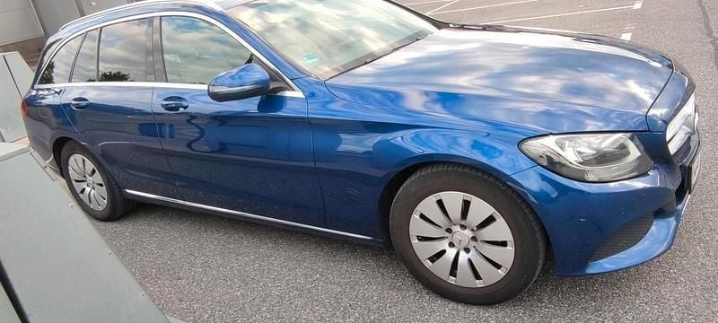 Blau Gebraucht 2016 Mercedes C200 Avantgarde Kombi | 15.700 € - Bild 1/4