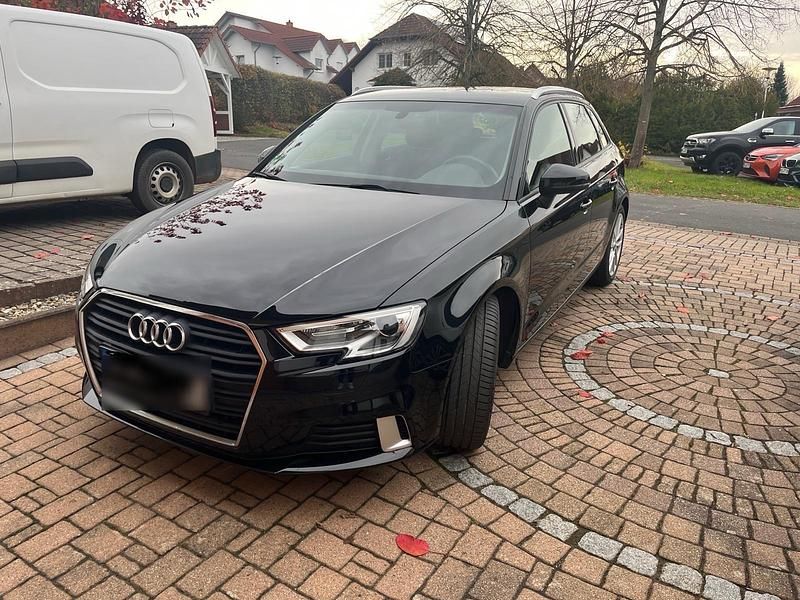 Schwarz Gebraucht 2019 Audi A3 Sportback Kleinwagen | 16.900 € (Fairer Preis) - Bild 1/4
