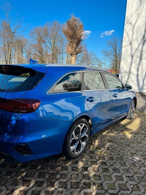 Gebraucht Kia Ceed Spirit 140 PS (102 kW) 2019 Blau Kleinwagen