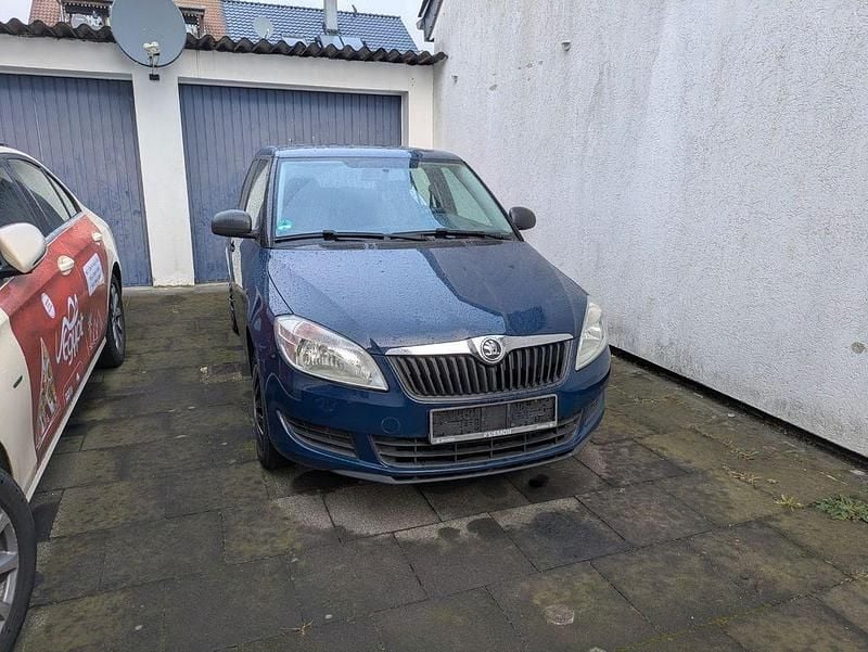 Blau Gebraucht 2013 Skoda Fabia Cool Edition Limousine | 3.650 € (Etwas zu teuer) - Bild 1/4