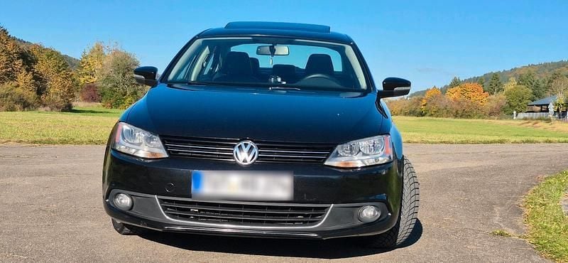Second-hand VW Jetta 170 CP (125 kW) 2011 Negru Berlinǎ