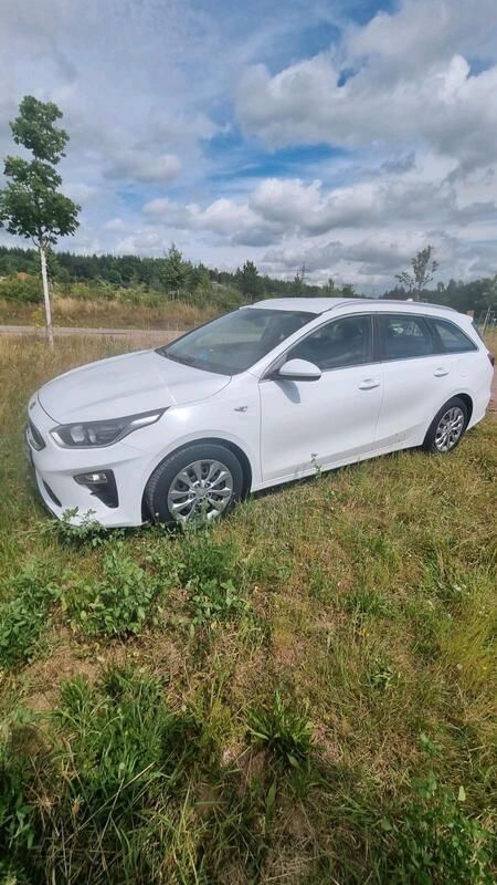 Weiß Gebraucht 2019 Kia Ceed Kombi | 15.900 € - Bild 1/4