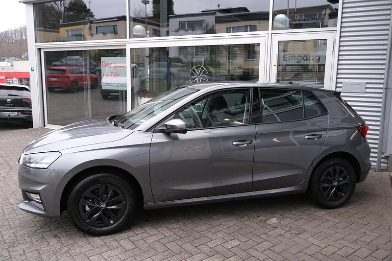 Neu Skoda Fabia Selection 150 PS (110 kW) 2025 Graphite grau metallic Limousine