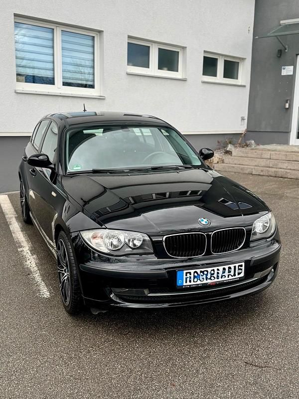 Gebraucht BMW 116 122 PS (89 kW) 2009 Schwarz Kleinwagen