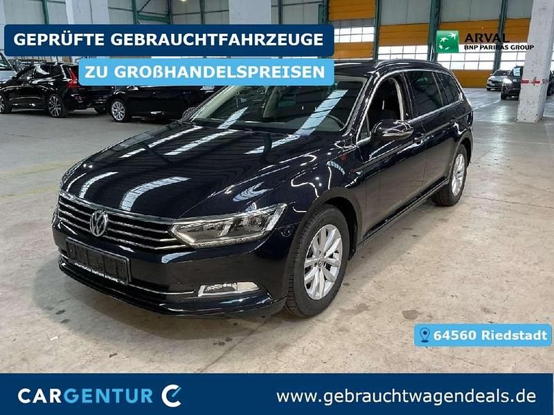 Deep black perleffekt Gebraucht 2018 VW Passat Comfortline Kombi | 19.797 € (Guter Preis) - Bild 1/2