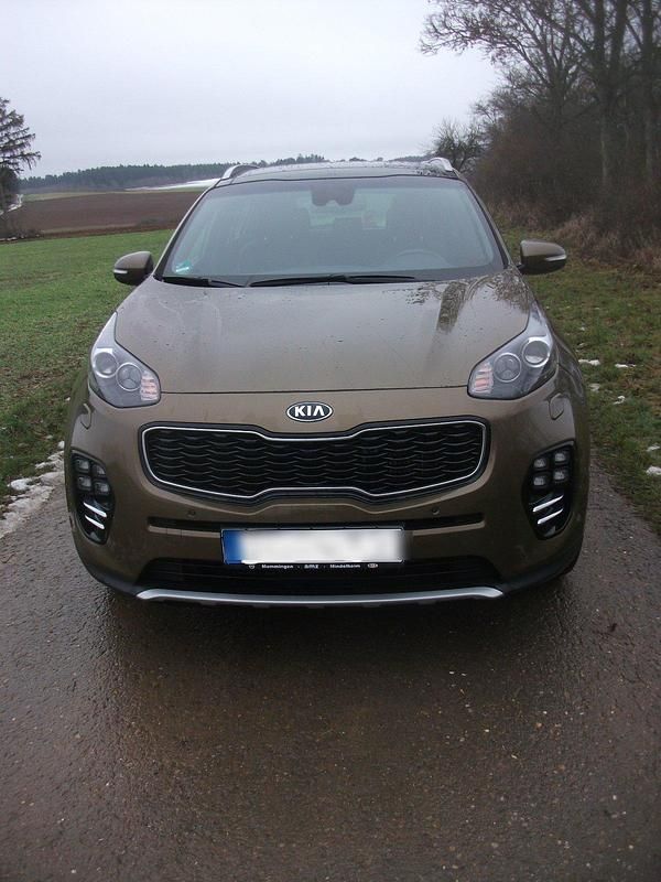 Grün Gebraucht 2018 Kia Sportage SUV | 22.490 € (Etwas zu teuer) - Bild 1/4
