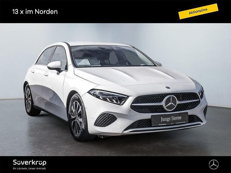 Weiß unilack polarweiß Gebraucht 2023 Mercedes A180 Limousine | 21.918 € (Guter Preis) - Bild 1/4