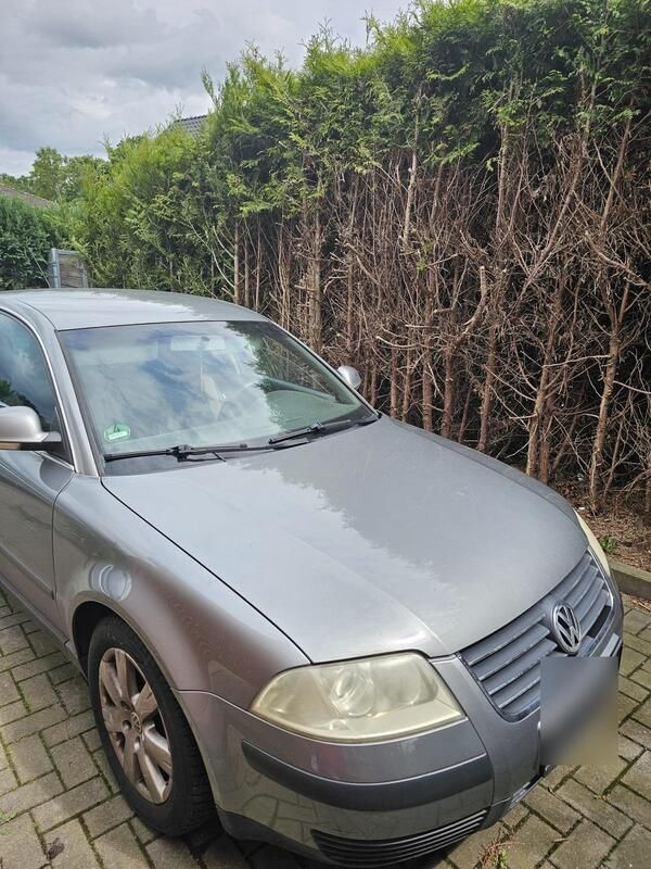 Grau Gebraucht 2004 VW Passat Limousine | 800 € (Superpreis) - Bild 1/4