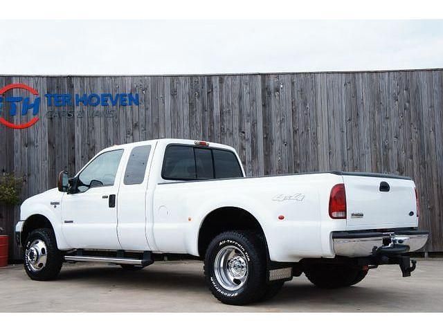 Second-hand Ford V8 325 CP (239 kW) 2005 SUV