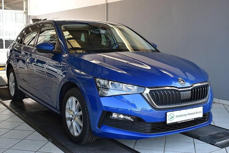 Gebraucht Skoda Scala Ambition 150 PS (110 kW) 2019 Blau Kleinwagen
