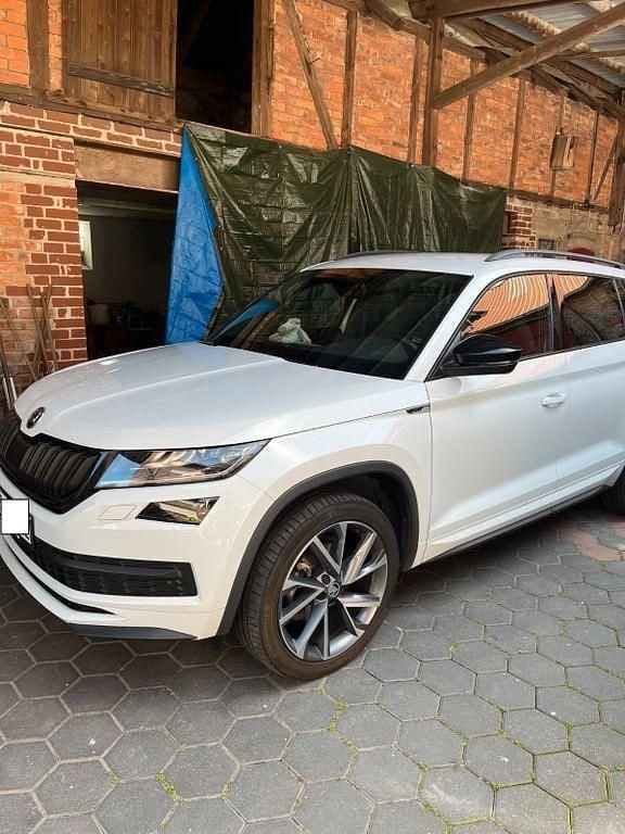 Weiß Gebraucht 2019 Skoda Kodiaq SportLine SUV | 30.990 € (Etwas zu teuer) - Bild 1/4