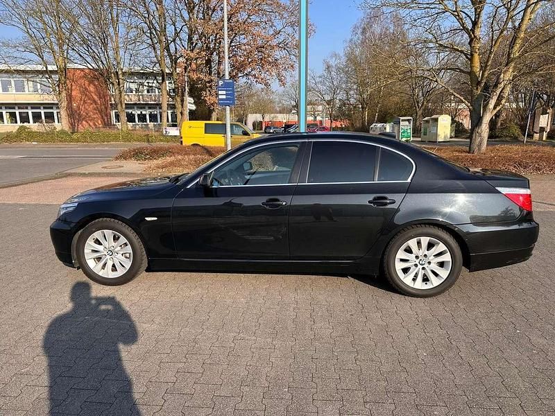 Second-hand BMW 523 190 CP (139 kW) 2009 Negru Berlinǎ