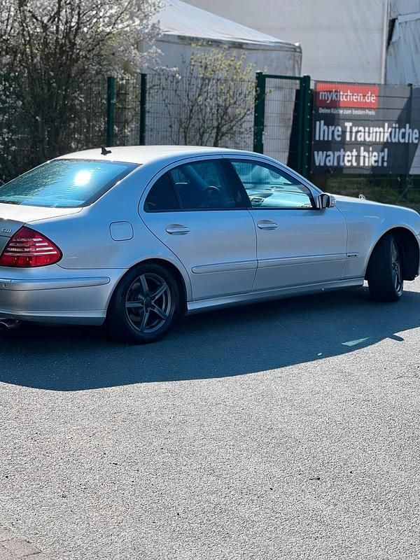 Gebraucht Mercedes E270 177 PS (130 kW) 2002 Silber Limousine