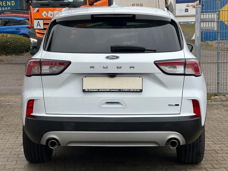 Gebraucht Ford Kuga Titanium 150 PS (110 kW) 2021 Frozen white SUV
