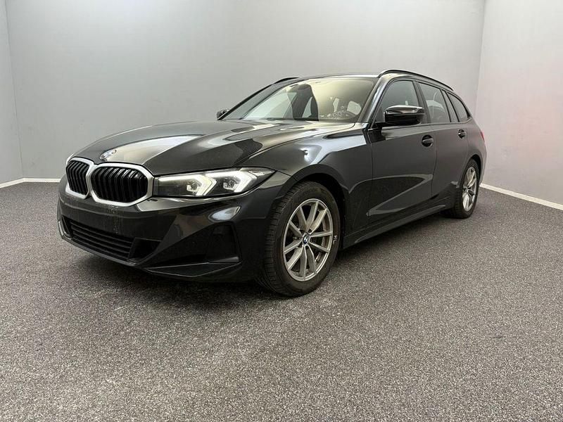 Schwarz Gebraucht 2023 BMW 318 Sport Line Limousine | 26.499 € (Guter Preis) - Bild 1/4