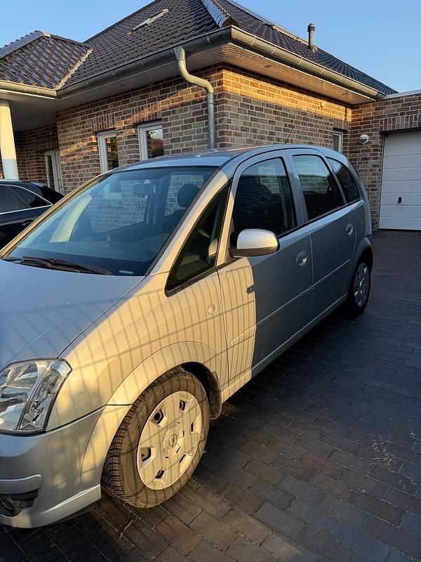 Gebraucht Opel Meriva 95 PS (69 kW) 2008 Silber Van / Kleinbus