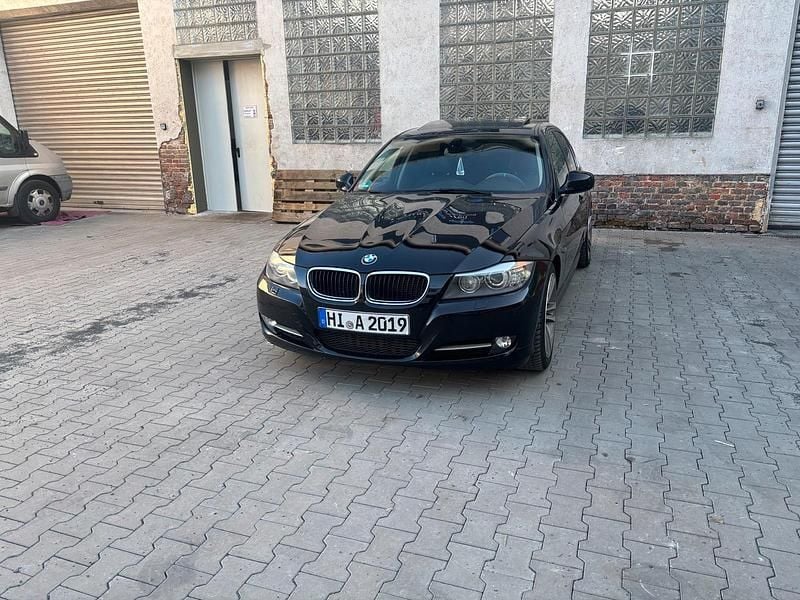 Schwarz Gebraucht 2011 BMW 335 Limousine | 14.500 € (Fairer Preis) - Bild 1/4